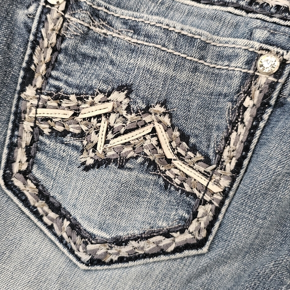 Vintage Miss Me Jeans – Timeless Style with Unique Character - Picture 6 of 8